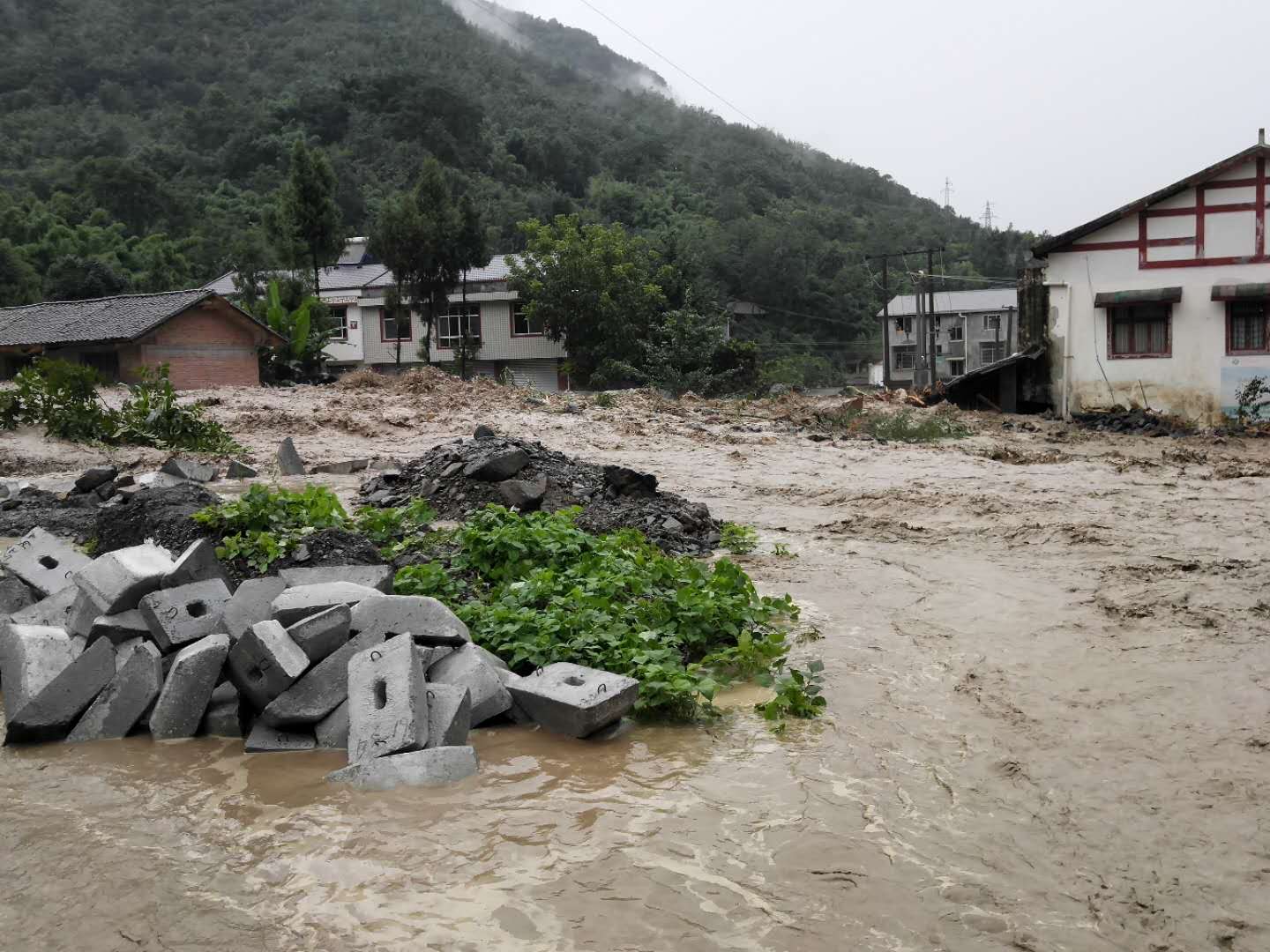 泥石流、山體滑坡等地質(zhì)災害時有發(fā)生